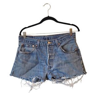 Levi's Women's Light Wash Button Fly 501 Cutoff Distressed Shorts Waist 33"